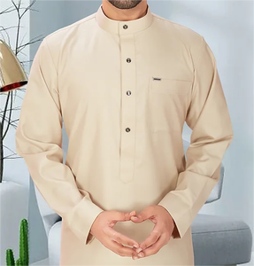 Robe musulmane thobe arabe <span class=keywords><strong>pour</strong></span> <span class=keywords><strong>homme</strong></span> par Dubai Designer Vêtements islamiques en polyester avec poche poitrine <span class=keywords><strong>pour</strong></span> adultes - Product Image 1