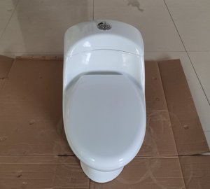 โถสุขภัณฑ์เซรามิคดีไซน์ใหม่แบบชิ้นเดียว/สุขภัณฑ์/ระบบกดน้ำสองจังหวะ ฝารองนั่งปิดแบบนุ่มนวล ความสูงที่นั่งแบบสบาย สำหรับบ้านและโรงแรม - Product Image 4