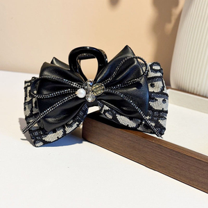 Pince à Cheveux Nœud Papillon Élégante et Simple, Faite à la Main, Luxe Léger, Tendance, pour Femme – Accessoire de Mode Cheveux Très Vendu - Product Image 5