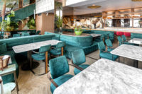 Canapé en velours de conception haut de gamme en forme de U pour restaurant, ensemble de banquet d'angle à 4 places, table et chaises pour café