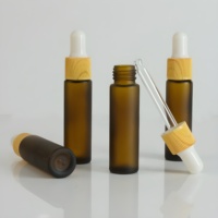 Supplier Grosir Botol Tetes Kaca Amber Buram dengan Tutup Cetak Motif Kayu Anti Jamur untuk Kemasan Minyak Atsiri Kustom