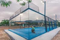 Terrain de padel extérieur super panoramique, certification CE, gazon 12500 Dtex, structure en acier galvanisé à chaud, dimensions 20m*10m, éclairage LED 400W