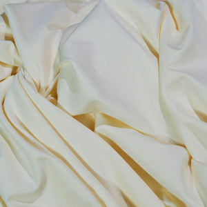Le nouveau tissu en polyester et élasthanne technologique est polyvalent, offrant des propriétés telles que la résistance au chlore et la protection <span class=keywords><strong>UV</strong></span>. - Product Image 6