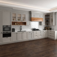 Ensemble de meubles de cuisine classiques avec portes à panneaux encadrés, armoires de cuisine traditionnelles avec îlot en aspect marbre pour la maison