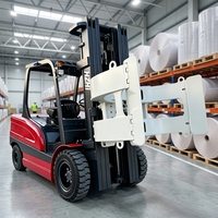 Chariot élévateur à quatre roues personnalisé avec pince à rouleaux, amélioration de la stabilité de 30 %, adapté aux rouleaux de papier lourds