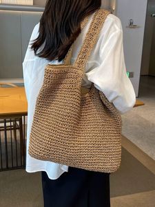 Bolso de mano grande de rafia tejida con cierre abierto para mujer, ideal para la playa y vacaciones, hecho de paja suave. - Product Image 6