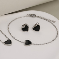 Ensemble de bijoux classique en acier inoxydable plaqué or 18 carats avec pendentif en forme de cœur, collier, boucles d'oreilles, bracelet, cadeaux pour femmes pour les fêtes et les anniversaires