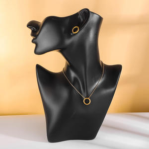 Ensemble de bijoux tendance en acier inoxydable trois pièces : collier, bracelet et boucles d'oreilles géométriques fins et simples, entourés de fil métallique - Product Image 3