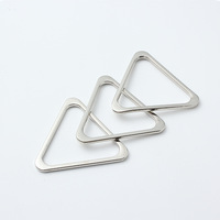 Accessoires de maroquinerie en gros de diverses tailles, boucle triangulaire en alliage de zinc, métal tendance, pour la décoration