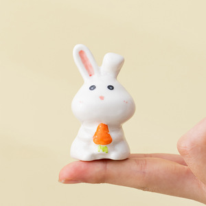 Ornement en céramique de lapin de dessin animé mignon en gros avec un design créatif pour la décoration de bureau et de maison - Product Image 3