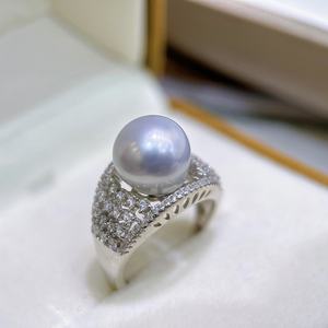 Perle d'eau de mer australienne blanche, 11 mm, lumière froide, ronde, couleur, design presque rond avec bouche mobile - Product Image 2