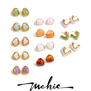 Mchic 542 Orecchini Pendenti a Cerchio Triangolari a Forma di Fiore in Resina Multicolore e Acciaio Inossidabile, Gioielli alla Moda - Product Image 1