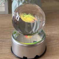 Nouveau créatif 360 °   Système solaire rotatif, boule de cristal de 80 mm, lumière LED multicolore, veilleuse 3D, base rotative, modèle décoratif, cadeaux souvenirs