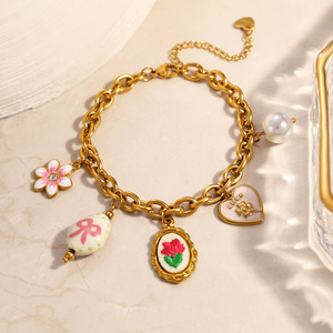 Bracelet fin à breloques plaqué or 18 carats, motif floral, nœud, pétales de rose, pour tous les jours - Product Image 4