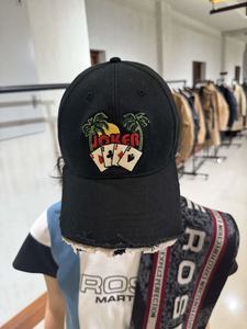 Casquette <span class=keywords><strong>de</strong></span> baseball vintage en PVC vieilli à 6 panneaux, broderie <span class=keywords><strong>de</strong></span> cartes à jouer à bord usé, <span class=keywords><strong>Martine</strong></span> Rose FW25 - Product Image 6