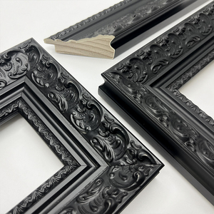 <span class=keywords><strong>Cornice</strong></span> Fotografica Moderna di Alta Gamma, Piccola e Elegante, in Legno Massello Nero Intagliato, con Stampa UV, Ecologica, da Parete - Product Image 5