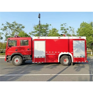 Un camion-citerne à eau Dongfeng 4x2 6000L/8000L neuf convient aux opérations de sauvetage en cas d'incendie forestier. - Product Image 3