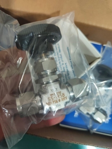 Válvula de aguja de acero inoxidable SS-1RF4RT NPT 1/4" hembra ISO cónica, con vástago regulador y tapa integral - Product Image 5