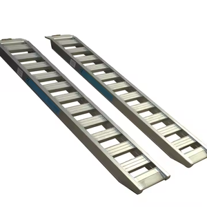 <span class=keywords><strong>Rampe</strong></span> <span class=keywords><strong>de</strong></span> chargement pour camion remorque ATHY en aluminium robuste, 5 mètres, inclinaison personnalisable, capacité 5T, couleur argent, modèle AR500-5 12 - Product Image 1