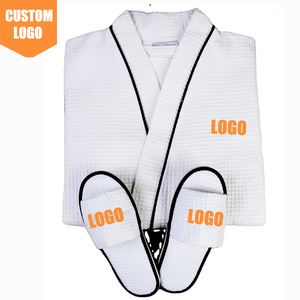 Xinbailong Hotel di lusso pantofole bianche <span class=keywords><strong>Set</strong></span> <span class=keywords><strong>asciugamani</strong></span> <span class=keywords><strong>e</strong></span> <span class=keywords><strong>accappatoi</strong></span> accappatoio Waffle accappatoio con Logo ricamato per Spa dell'hotel - Product Image 1