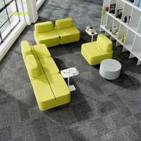 Ensemble de canapés modulaires de bureau modernes de forme personnalisée, convertible et modulaire, avec tissu et table, pour les espaces publics et de réception