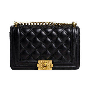 Sac bandoulière carré en PU matelassé pour femme avec broderie et chaîne, collection Printemps 2026, design rétro tendance - Product Image 5