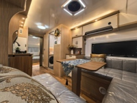 Caravana de Lujo XISHUNLONG Magic Cube 780 Totalmente de Aluminio |   Autocaravana de Eje Tándem de 7.8m para 4 Personas