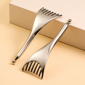Nuovo Massaggiatore per Testa e Cuoio Capelluto in Argento, Pettine Gua Sha in Metallo, Controllo Manuale per Massaggio Occhi e Viso - Product Image 1