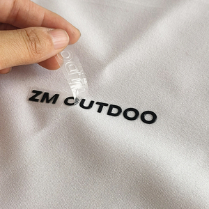 <span class=keywords><strong>Etiquetas</strong></span> de <span class=keywords><strong>Ropa</strong></span> de PVC con Logotipo en Relieve 3D Personalizadas, Impresión por Transferencia de Calor, Diseños Innovadores de Transferencia de Calor de TPU de China para Prendas - Product Image 4