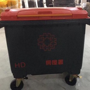 Poubelle extérieure 1100L en HDPE avec couvercle à roulettes et poignée, en plastique durable pour usage sanitaire - Product Image 2
