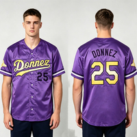 Jersey Baseball Lengan Pendek V-Neck Unisex Bahan Breathable dengan Logo Custom Emas Gaya Populer untuk Latihan Musim Panas