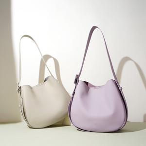 Borsa a Tracolla Semplice ed Elegante in Pelle Bovina <span class=keywords><strong>di</strong></span> <span class=keywords><strong>Prima</strong></span> Qualità, Borsa a Secchiello con Tracolla Larga per Donna - Product Image 2