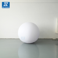 Ballon publicitaire gonflable en PVC blanc personnalisé pour la promotion de la marque lors d'événements en plein air, décoration paysagère