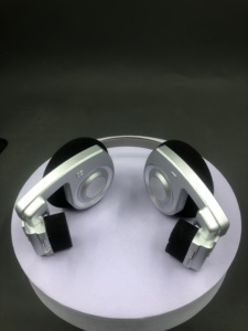 Auriculares inalámbricos en la oreja ligeros portátiles más vendidos con pantalla de batería digital Auriculares plegables <span class=keywords><strong>para</strong></span> música - Product Image 3
