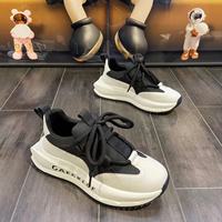 Chaussures pour hommes en cuir PU antidérapant, tissu mixte, respirantes, légères, tendance printemps-automne, noir et blanc, directement de l'usine