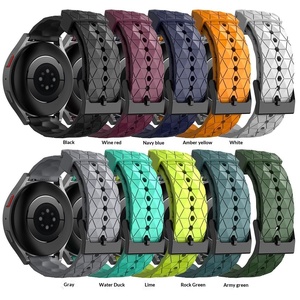 Bracelet en silicone Upro Wholesale pour Samsung 7/6/5, bracelet de remplacement 20mm 22mm, motif football, boucle à ardillon sportive - Product Image 1