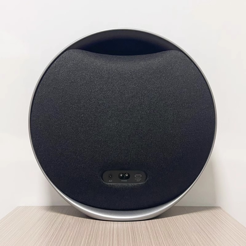 Harman Kardon Onyx Studio 9 - Deep Bass & Inspiring Design