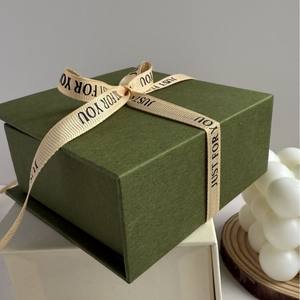 Logo personnalisé pour boîte à bagues et boîte d'emballage de bijoux en cuir PU violet haut de gamme - Product Image 1