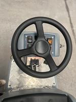 Nettoyeur de sols industriels 520 Model Factory Direct Sales Ride-On, autonomie de 3,5 à 5 heures, pour entrepôts et sols en ciment