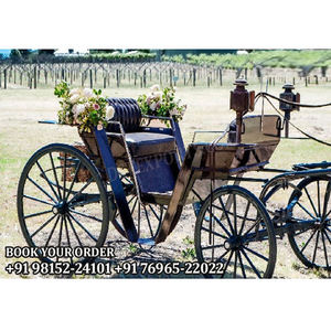 Carrosse de mariage indien décoré de métal et de bois, tiré par des chevaux, pour l'entrée des mariés - Product Image 1