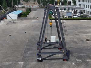 Grúa Móvil de Pórtico de Una Sola Viga con Motor Diésel y Neumáticos de Goma, con Control Remoto - Product Image 4