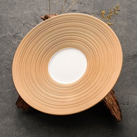 Assiette peu profonde en porcelaine à motif uni peinte à la main, style luxe léger haut de gamme, or rose, pour cuisine occidentale