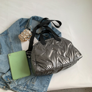 Nouveaux sacs à main portables durables et tendance 2023, sacs de luxe légers pour femmes avec fermeture à glissière et doublure en polyester pour femmes - Product Image 3