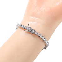 Vente en Gros : Parure de Bijoux Collier et Bracelet en Trèfle à Quatre Feuilles, Résine Rose et Charme Argenté, pour Filles