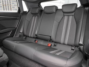 Audi <span class=keywords><strong>A3</strong></span> Sportback 35TFSI de <span class=keywords><strong>Segunda</strong></span> <span class=keywords><strong>Mano</strong></span>, 2022 2023 2024, Modelo Fashion Sport 1.4T Turbo, Bajo Kilometraje, Sedán Compacto de Lujo, Venta al Por Mayor para Exportación - Product Image 4