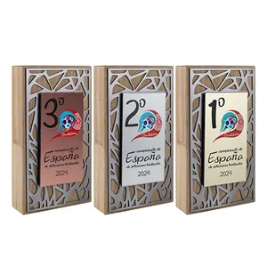 Trofeo Ecologico in Legno Massello di Faggio con Filigrana e Piastra Metallica - Product Image 1