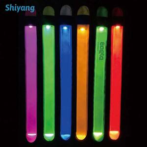 Brassard lumineux à LED en silicone pour le Sport, fermeture avec LOGO personnalisé, idéal pour la course à pied - Product Image 2