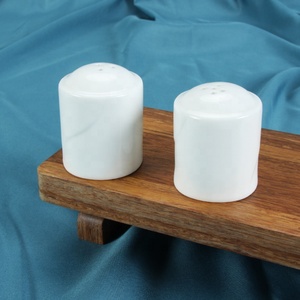 Petit salière et poivrière blanche en porcelaine, Logo personnalisé, ensemble de 3 trous, décor de cuisine de ferme, salière et poivrière en céramique - Product Image 5