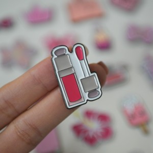 Adesivi Metallici Smaltati Y2K Coquette per Telefono: Cuore, Lecca-lecca, Gelato, Fiore, Occhiali da Sole, Benda - Spilla Autoadesiva all'Ingrosso - Product Image 4