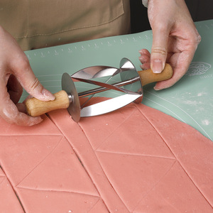 Cortador de Croissants y Rebanador de Masa de Acero Inoxidable, Herramienta Pequeña de Metal para Repostería y Pastelería, Éxito de Ventas Transfronterizo - Product Image 3